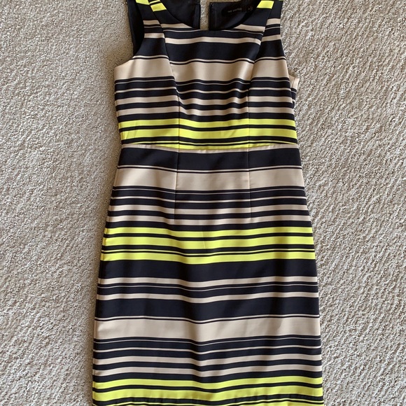 Young professional dress - Picture 2 of 5